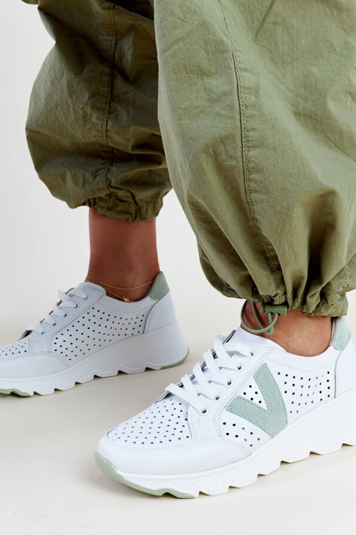 Zapatillas de cuero blancas...