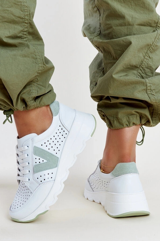 Zapatillas de cuero blancas...