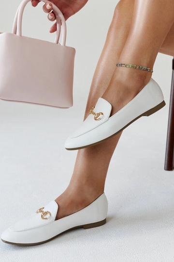 Mocasines con hebilla Erminia en color blanco 2
