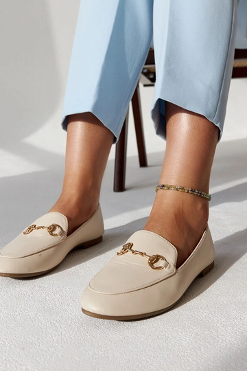 Mocasines beige con hebilla Erminia