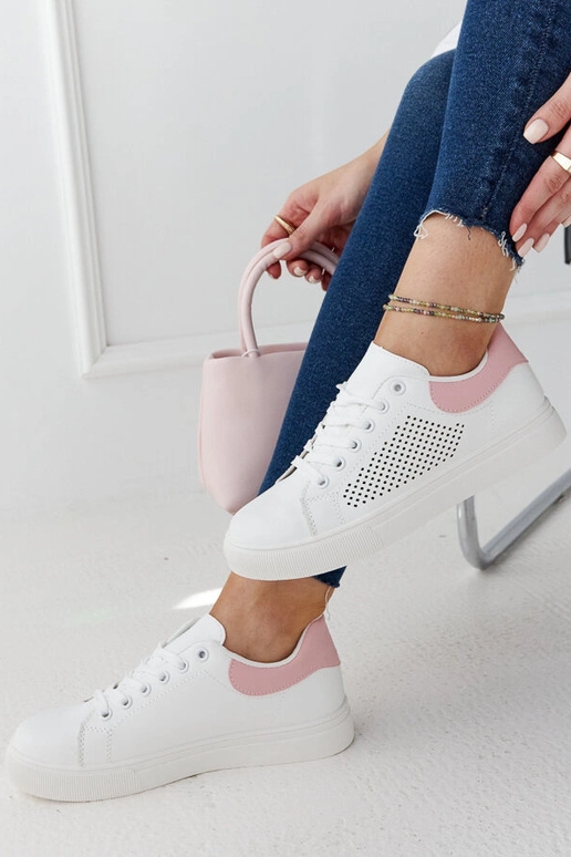 Zapatillas blancas y rosas caladas...