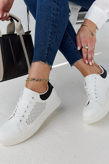 Zapatillas blancas caladas Semhar 2