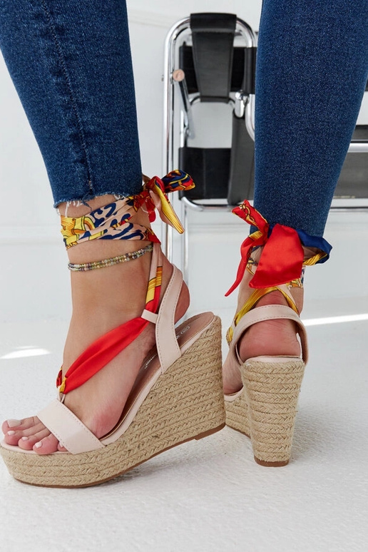 Sandalias de cuña con cordones en...