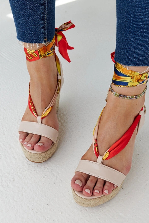 Sandalias de cuña con cordones en...