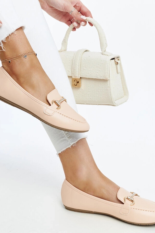 Mocasines beige con hebilla...