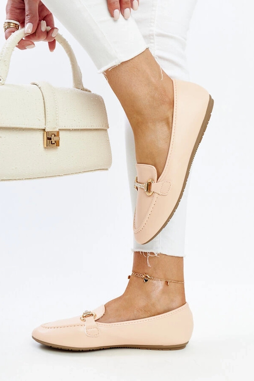 Mocasines beige con hebilla...