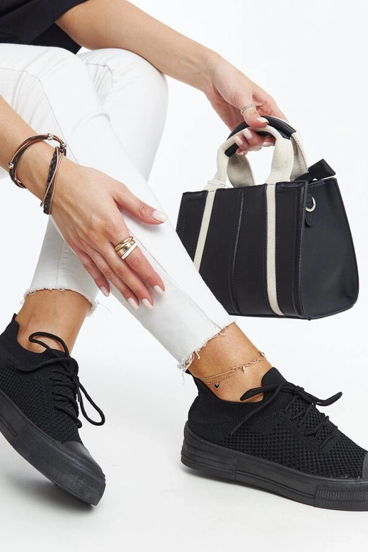 Zapatillas deportivas ligeras negras...