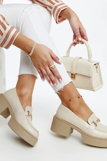 Zapatos de tacón alto de piel sintética beige Vinceza