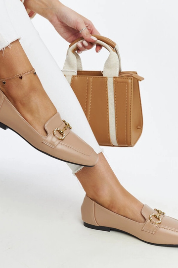Mocasines con hebilla Areebah en color beige 2