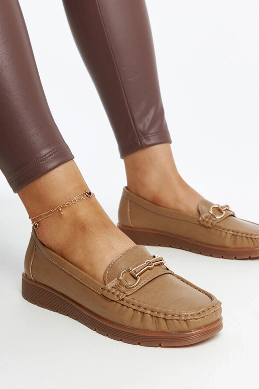 Mocasines con hebilla en beige oscuro...