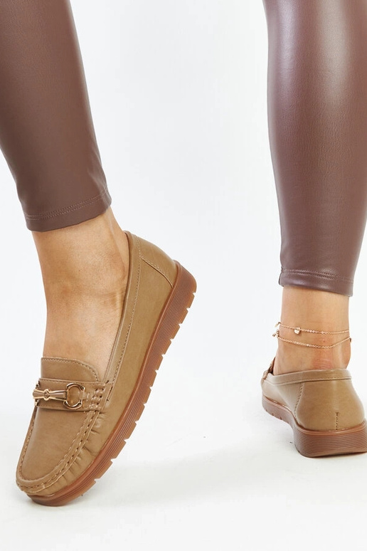 Mocasines con hebilla en beige oscuro...