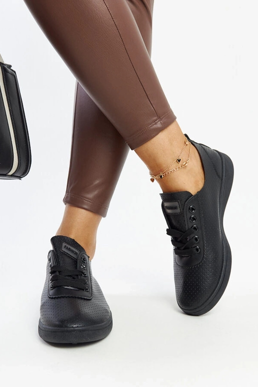 Zapatillas negras de piel ecológica...