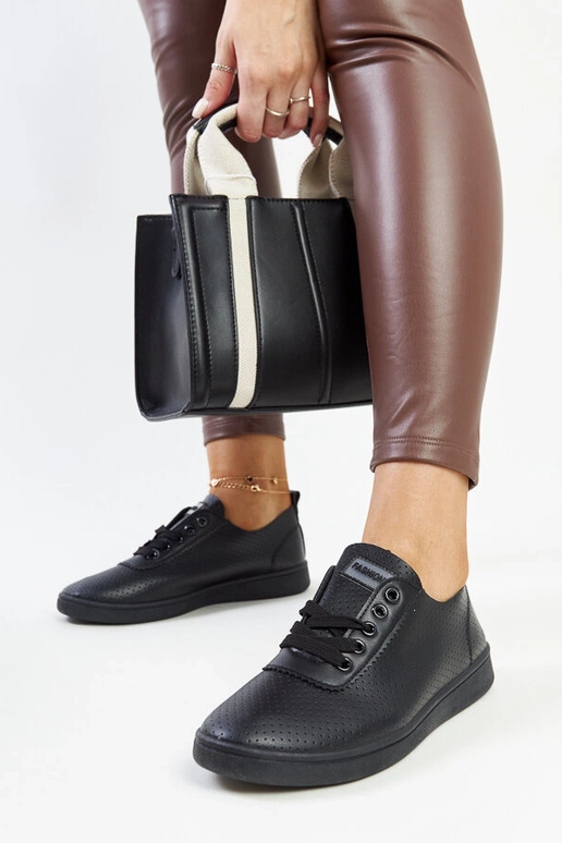 Zapatillas negras de piel ecológica...