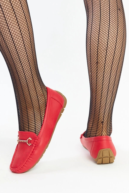 Mocasines rojos con hebilla...