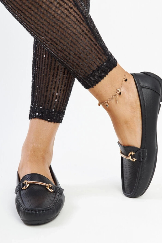 Mocasines negros con hebilla...