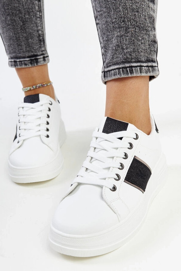 Zapatillas blanco y negro con suela más gruesa Finestra