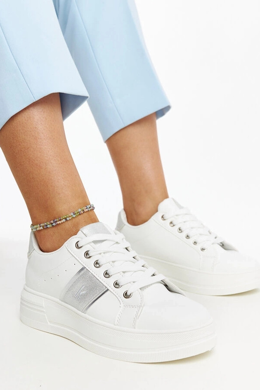 Zapatillas blancas y plateadas con...