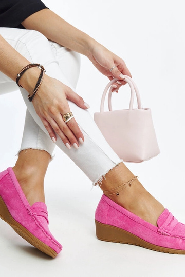 Mocasines de cuña de ante rosa oscuro Sakena