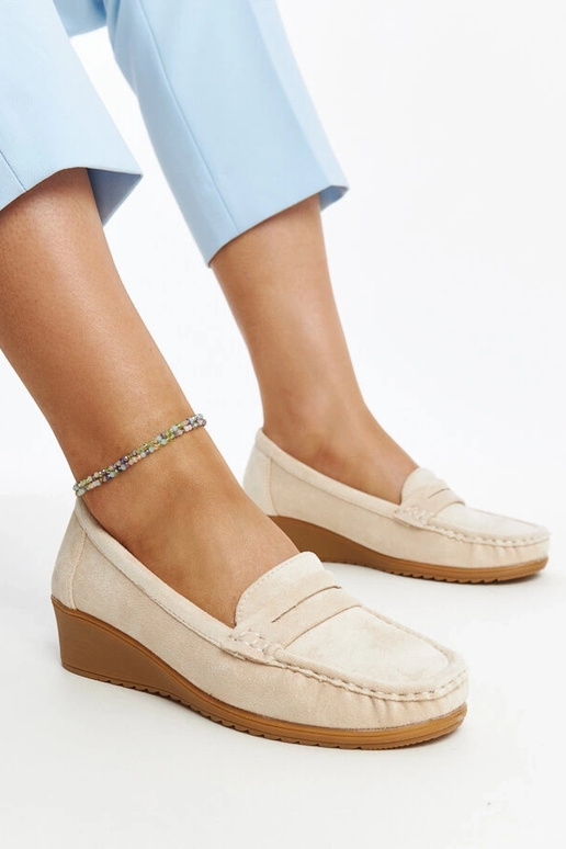 Mocasines de cuña de ante beige claro...