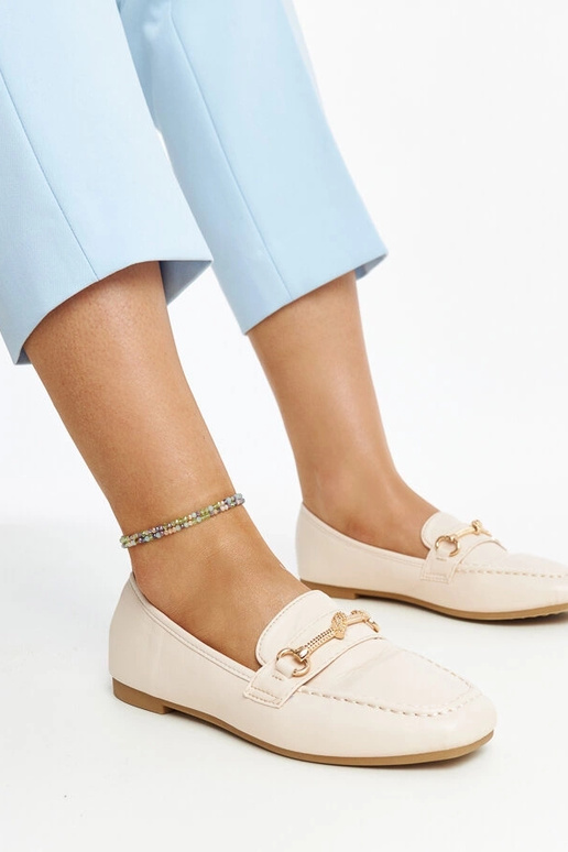 Mocasines decorativos en beige claro...