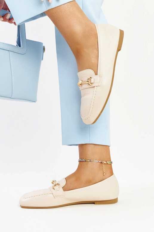 Mocasines decorativos en beige claro...