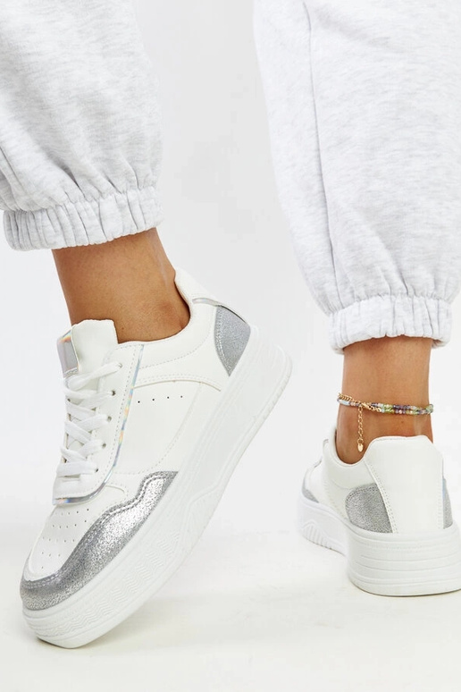 Zapatillas blancas y plateadas con...