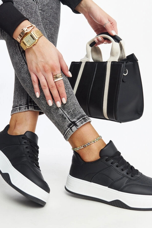 Zapatillas negras con suela más...