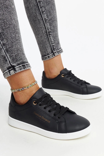 Zapatillas Furat de piel ecológica en color negro