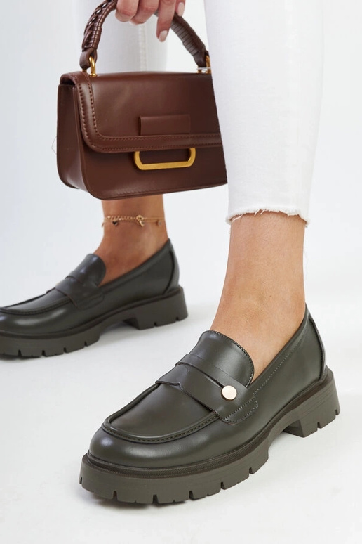 Zapatos verdes oscuros de cuero...