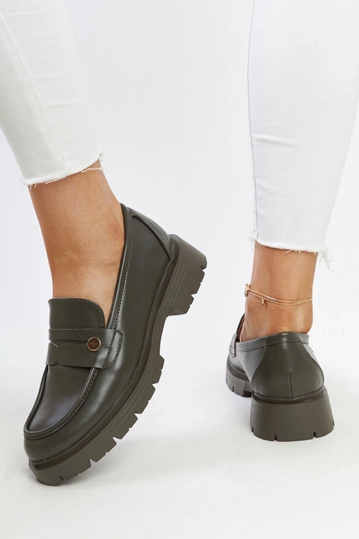 Zapatos verdes oscuros de cuero...