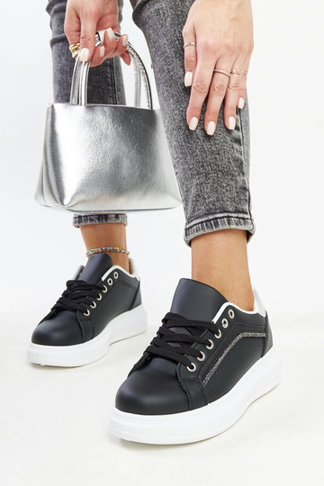 Zapatillas negras con pedrería decorativa Perica 2