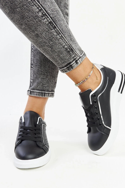 Zapatillas negras caladas con...