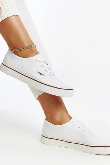 Zapatillas clásicas blancas...