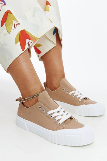 Las zapatillas de tela...