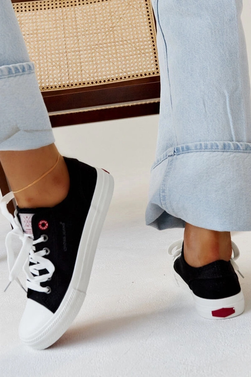 Zapatillas de mujer de tela negra...