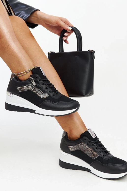 Zapatillas negras de cuña para mujer...