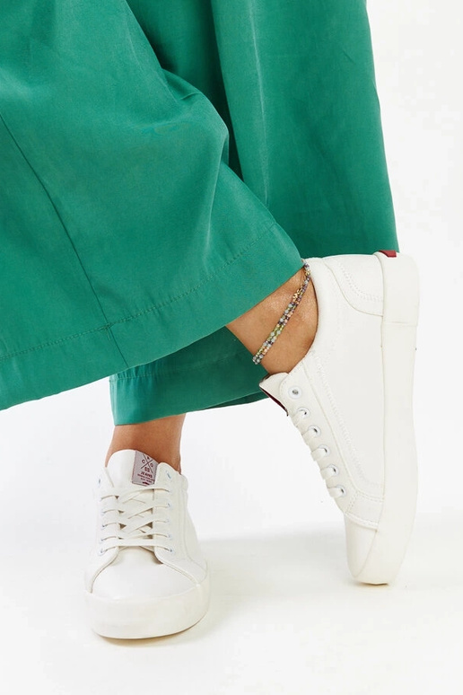 Zapatillas blancas de mujer en piel...