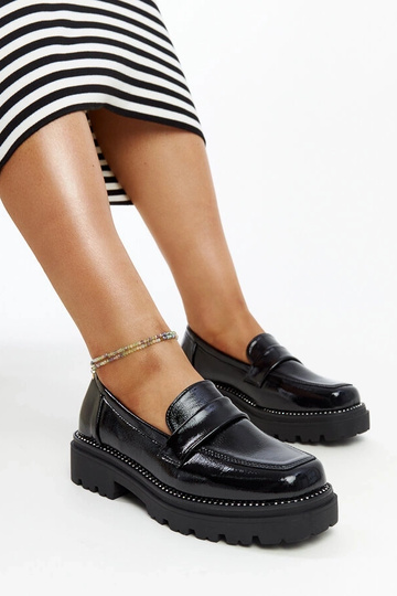 Zapatos de charol negros...