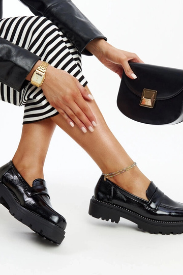 Zapatos de charol negros... 2