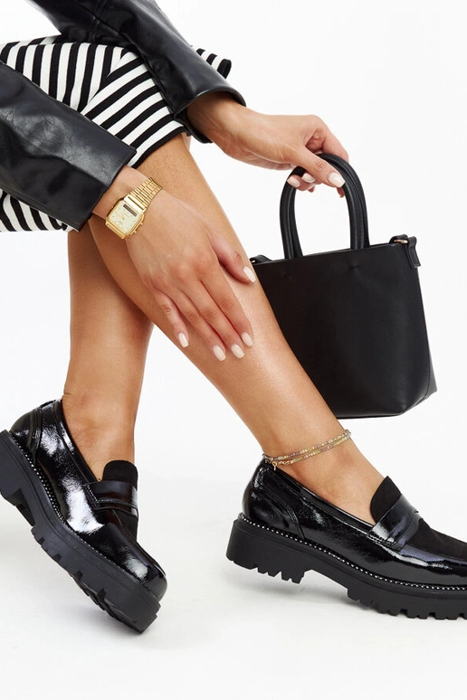 Zapatos de charol negro con plantilla...