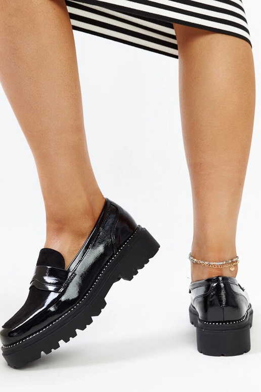 Zapatos de charol negro con plantilla...