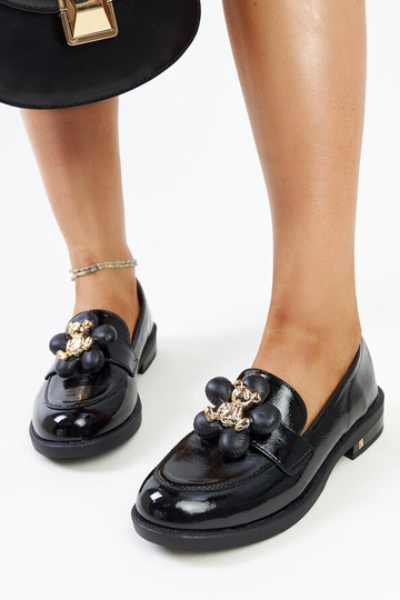 Mocasines de charol negros... 2