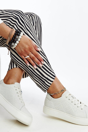 Zapatillas de cuero beige...