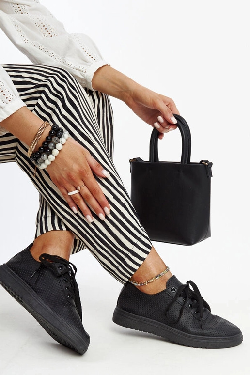 Zapatillas Segana negras caladas