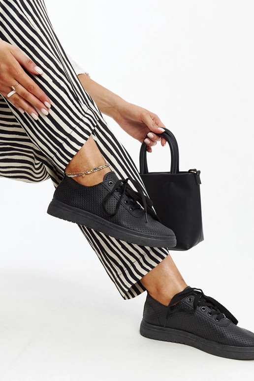 Zapatillas Segana negras caladas