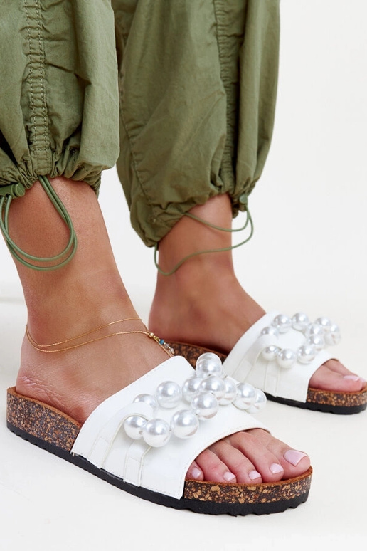 Chanclas blancas con suela de corcho...