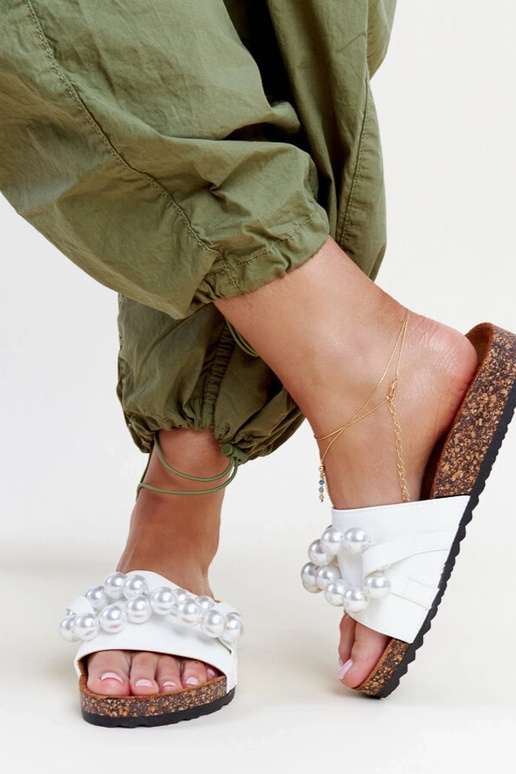 Chanclas blancas con suela de corcho...