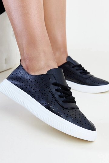 Zapatillas Manoek negras caladas