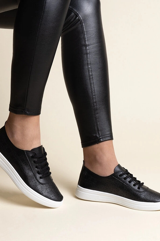 Zapatillas de piel ecológica negra...