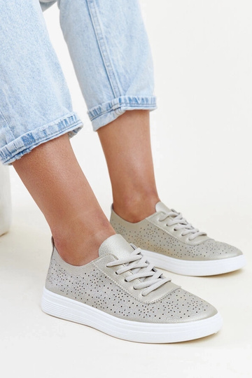 Zapatillas doradas de piel... 2